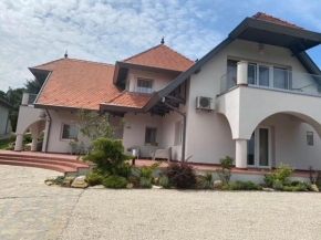 Páhok Apartmanház